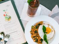 Menikmati Pemandangan dan Kuliner Lezat dari Ketinggian di Hause Rooftop