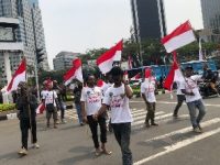 Direktorat Intelkam Polda Metro Jaya Bersama dengan Konferensi Mahasiswa Papua Melakukan kegiatan bagi-bagi bendera dan lomba futsal untuk memperingati HUT RI ke-79