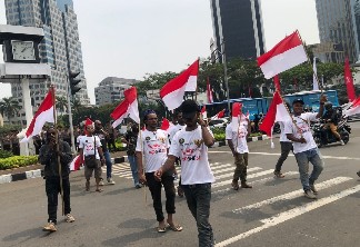 Direktorat Intelkam Polda Metro Jaya Bersama dengan Konferensi Mahasiswa Papua Melakukan kegiatan bagi-bagi bendera dan lomba futsal untuk memperingati HUT RI ke-79
