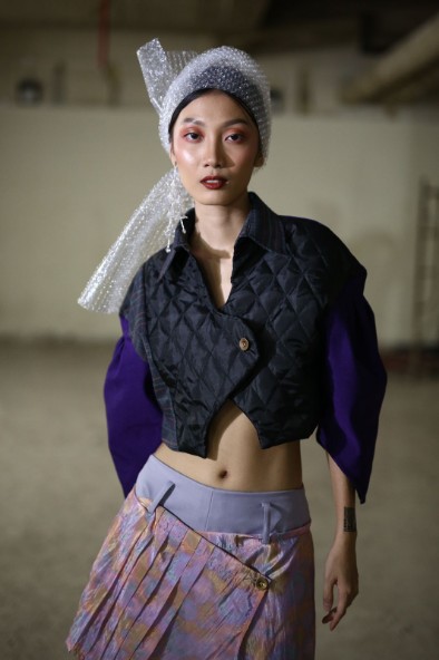 Tities sapoetra di Buat Menangis Dapat Kado Monolog Dari Sahabatnya Ucita di Fashion Show “In The Era” Bersama Make Over