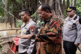 Kapolda Metro Jaya Tinjau Pengungsi Korban Banjir Pancoran