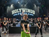 Holywings Peduli Gelar Senam Sehat Untuk Warga Graha Family Surabaya