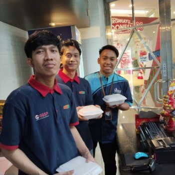 Tim BRI Cabang Bursa Efek Indonesia Laksanakan Kegiatan Jumat Berkah