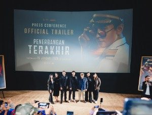Jerome Kurnia, Nadya Arina & Aghniny Hague Tampil Emosional Official Trailer Film Penerbangan Terakhir