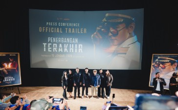 Jerome Kurnia, Nadya Arina & Aghniny Hague Tampil Emosional Official Trailer Film Penerbangan Terakhir