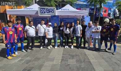 BRI Luncurkan Kartu Debit Edisi Khusus FC Barcelona di CFD Sudirman